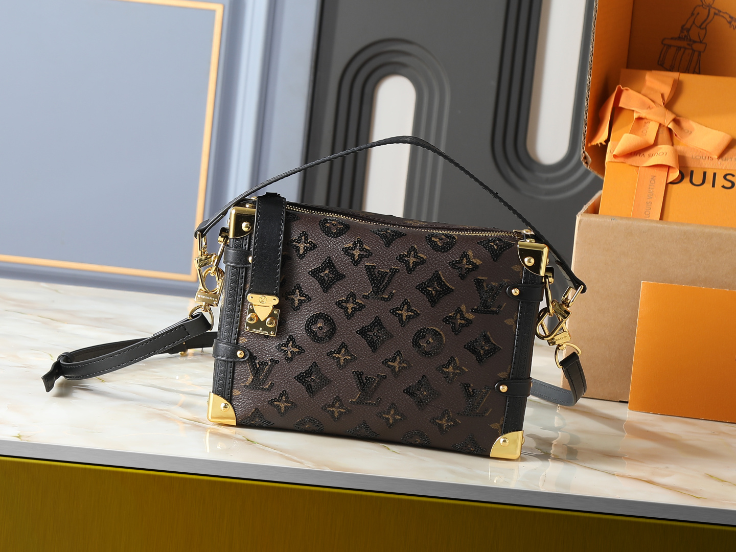 Louis Vuitton LV Classic Handbag Premium Canvas Magnetic Lock Daily Use High-End Fashion